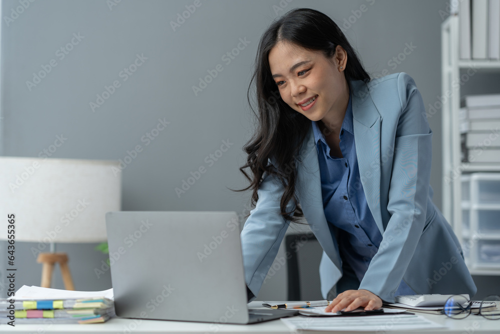 Young Asian businesswoman with a positive attitude smiling Express your joy in your growing business and making huge profits. Concept of success in business. Young Asian businesswoman with a positive attitude smiling Express your joy in your growing business and making huge profits. Concept of success in business.