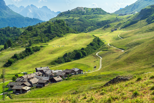 Das malerische Bergdorf Grevasalvas im Sommer, Filmkulisse des Spielfims Heidi, Sils, Engadin, Graubünden, Schweiz