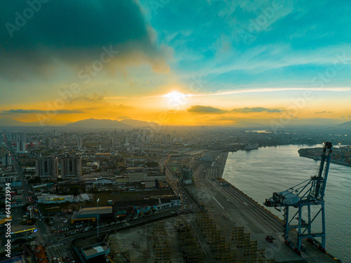 Fototapeta Naklejka Na Ścianę i Meble -  Por do sol em Itajaí