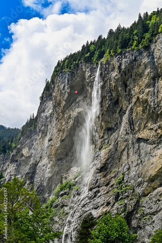 Lauterbrunnen, Wasserfall, Staubbachfall, Lauterbrunnental, Wanderweg, Felsen, Aussichtspunkt, Berner Oberland, Alpen, Sommer, Schweiz