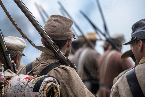 Foto Confederate troops lined up ready for battle