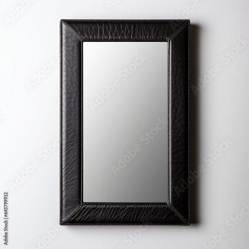 Fondo con detalle y textura de espejo con marco de cuero oscuro