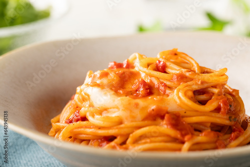 糸引きモッツァレラとトマトソースのスパゲッティー