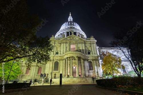 Night view of St. Paul's Cathedral of the city of London