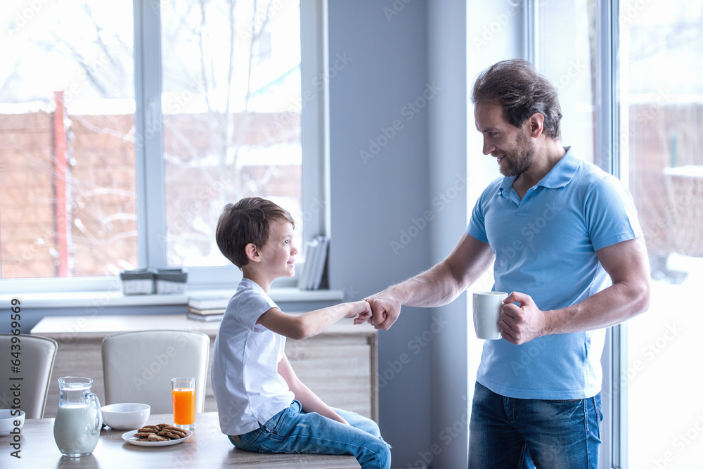 Obraz premium Father and son in kitchen