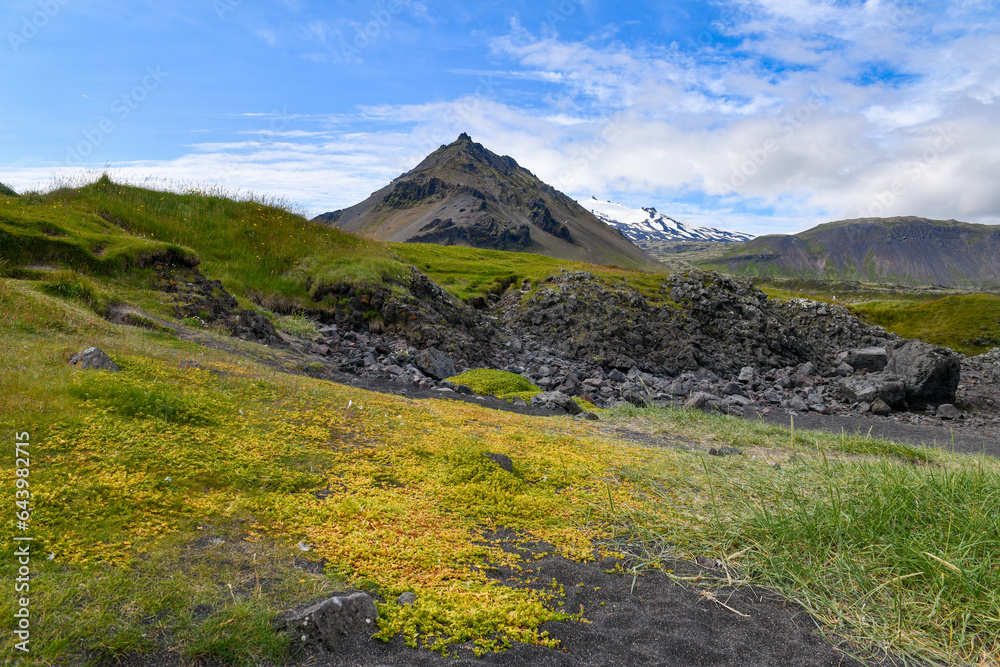Hellnar, vue sur le Snæfellsjökull Hellnar, vue sur le Snæfellsjökull