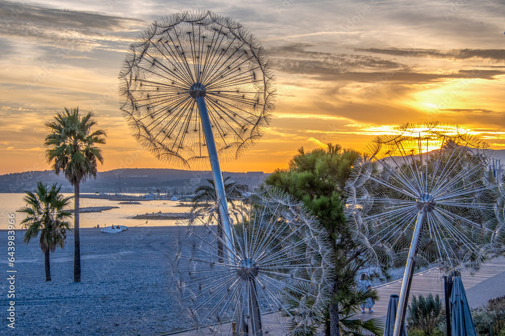 Fototapeta premium Coucher de soleil en bord de mer sur la Côte d'Azur