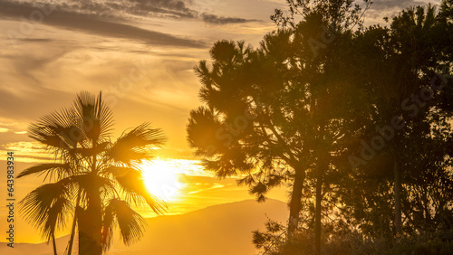 Fototapeta Naklejka Na Ścianę i Meble -  Coucher de soleil en bord de mer sur la Côte d'Azur
