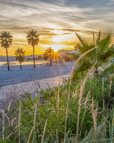 Coucher de soleil en bord de mer sur la C  te d Azur