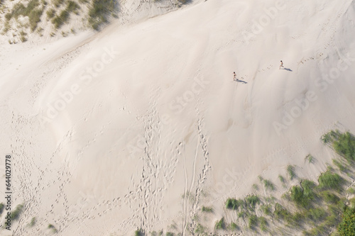 Une dune de sable piétinée par les tourisme en été ce qui favorise le recule de la protection dunaire contre les risques de submersion