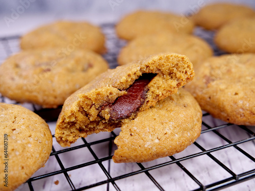 Chocolate-filled cookies placed on a wire rack are delicious.