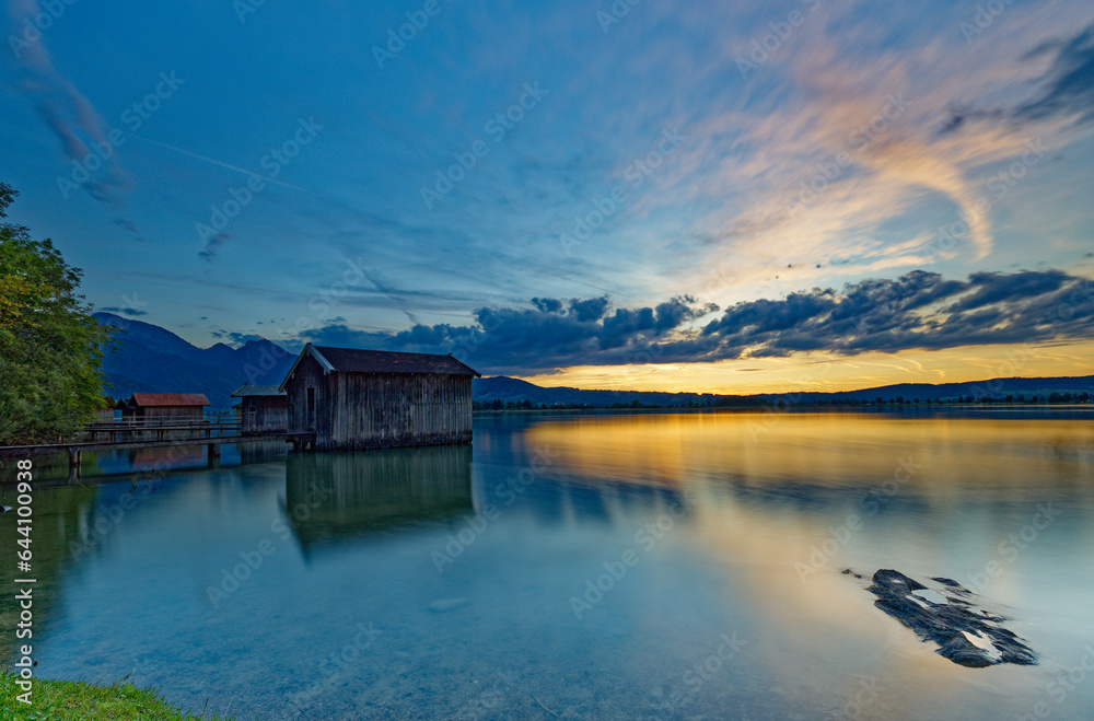 Abendstimmung mit Bootshütten Abendstimmung mit Bootshütten