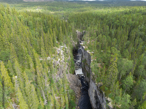 Blick auf die wunderschöne Natur beim Hällingsåfallet Wasserfall mit der Drohne aufgenommen in Schweden photo