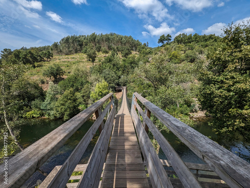 Entre montes e florestas os passadiços do Paiva junto ao rio Paiva em Arouca, Portugal