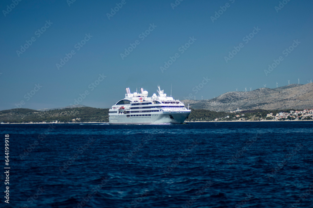 Obraz premium ship/boat at blue sea in croatia