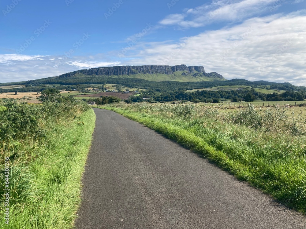 Obraz premium Mountain Top Trail in Summer