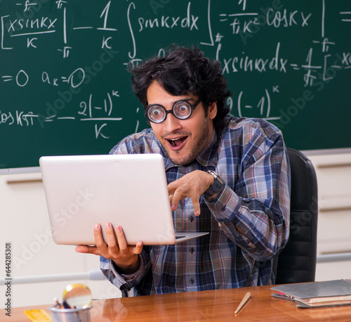Fotografiet Funny male math teacher in the classroom