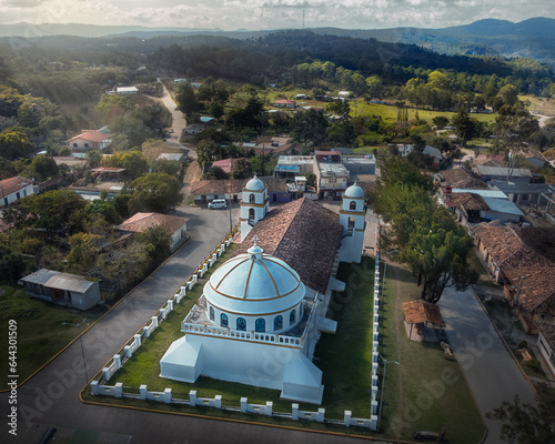 Iglesia de Yamaranguila, Intibuca, Honduras en un atardecer