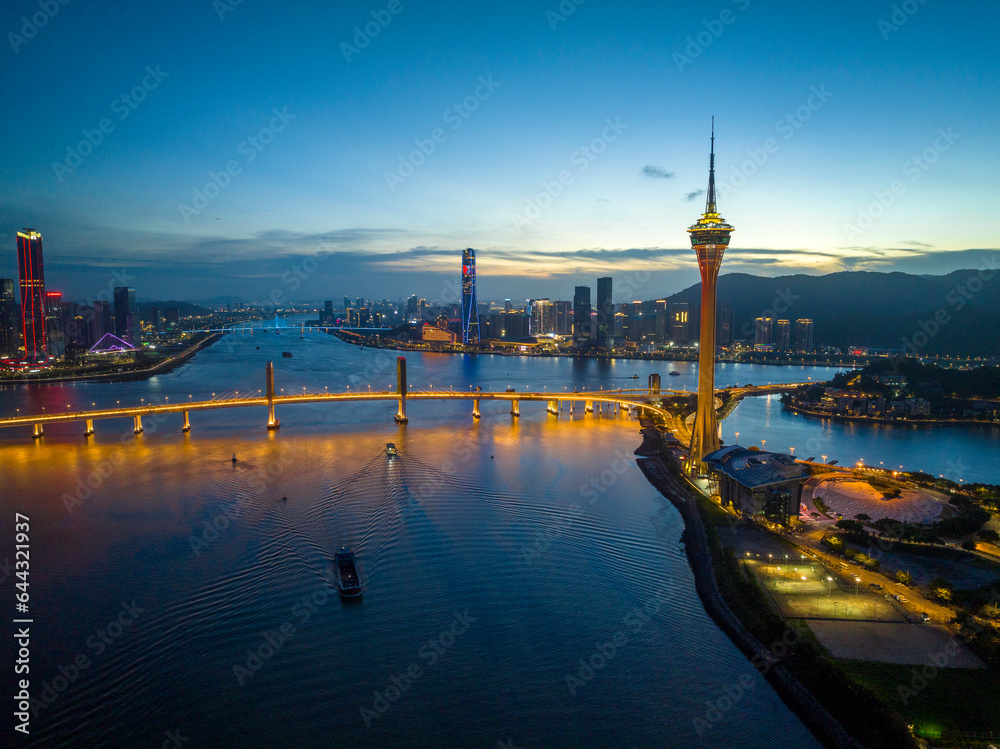 Obraz premium Macau Tower and Sai Van Bridge