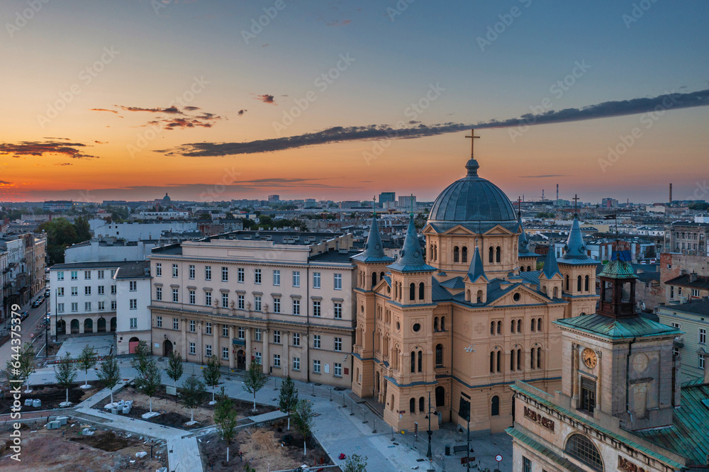 Obraz premium Beautiful scenery of Lodz city center with Piotrkowska street at dawn, Poland