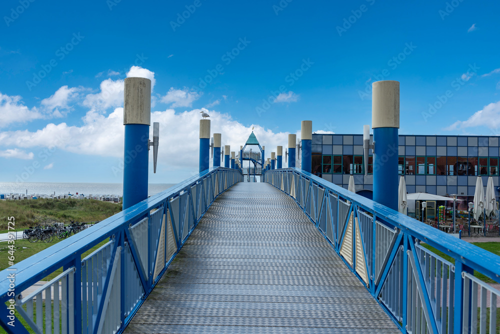 Blaue Brücke am Haus des Gastes, Norddeich, Niedersachsen, Deutschland, Europa