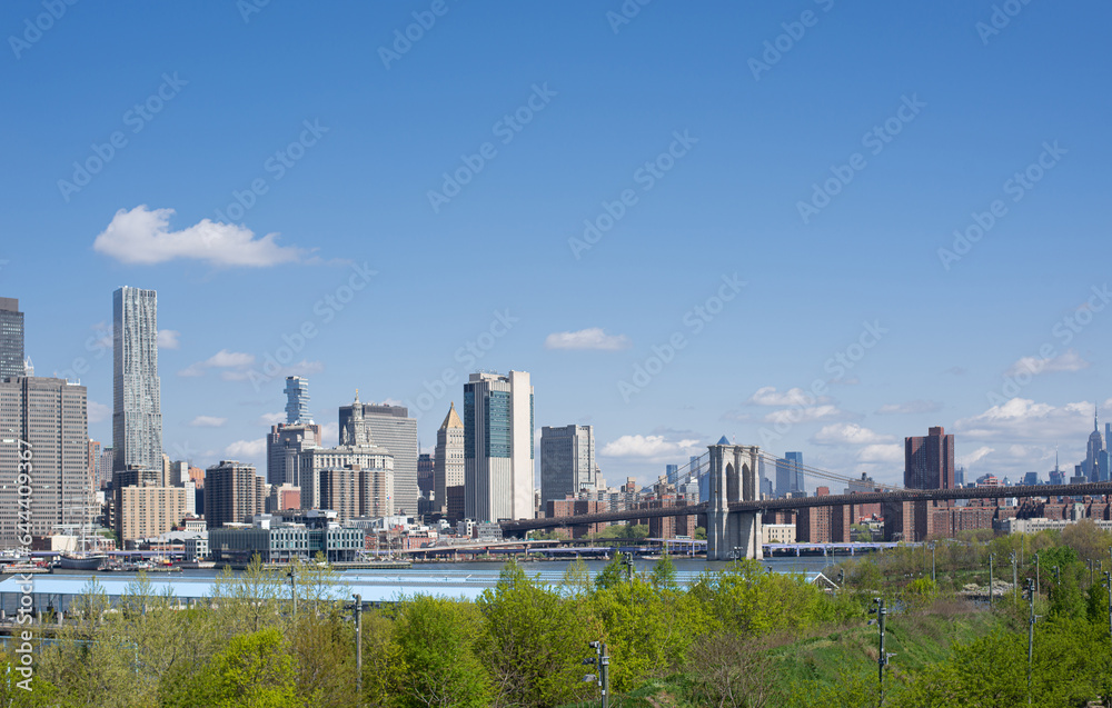 Naklejka premium panorama of Manhattan and brooklyn bridge across the East River from Brooklyn