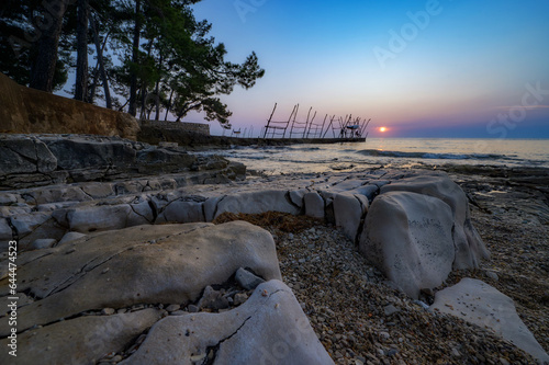 Sonnenuntergang am Strand in Savudria nähe Umag in Kroatien. photo