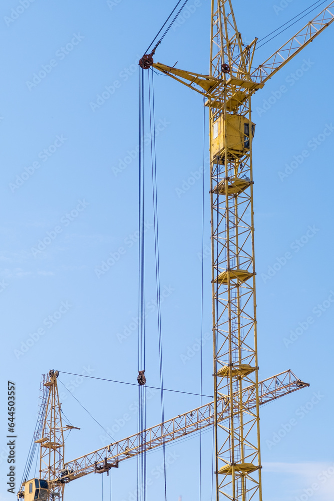 Builders work on large construction sites, and there are many cranes working in the field of new construction. Builders work on large construction sites, and there are many cranes working in the field of new construction.