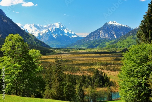 Blick übers Pfrühlmoos zum Wettersteingebirge mit Zugspitze © Benjamin