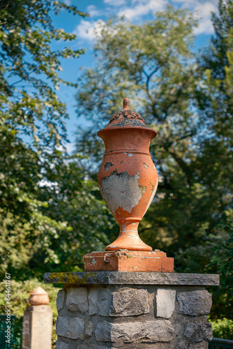 Terrakotta-Vase im denkmalgeschützten Berliner Schustehruspark