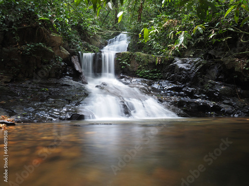Wasserfall im Regenwald