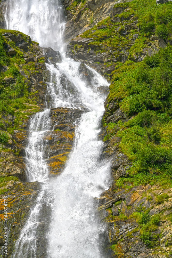 Der Stuibenfall im Weiler Niederthai, Gemeinde Umhausen (Tirol, Österreich)