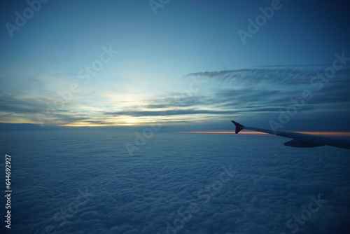 上空を飛行中の旅客機から撮影した日没間際の雲海 （2022年5月）