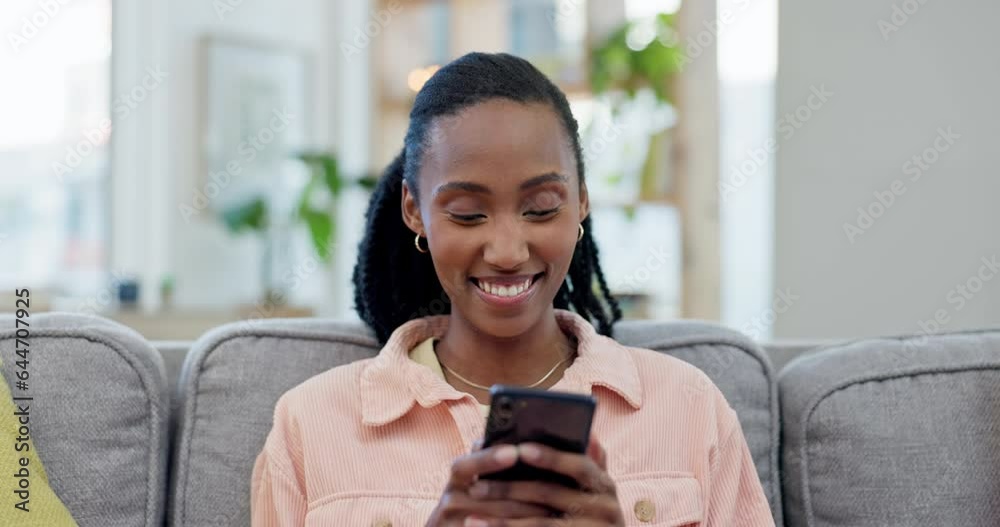 Black woman, living room and laughing from phone text on social media ...