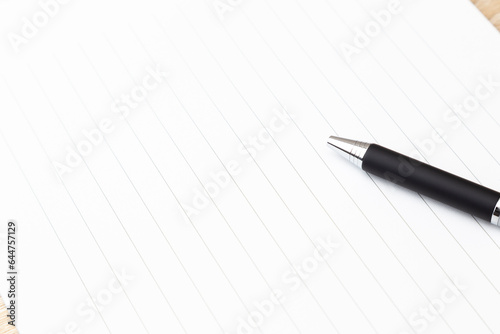 白紙の手紙とペン