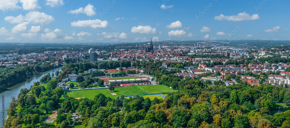 Ulm - Ausblick über die Park- und Freizeitanlage in der Friedrichsau an der Donau zum Donaustadion und zum Ulmer Münster