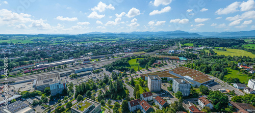 Blick über den Hauptbahnhof der Stadt Kempten ins Oberallgäu