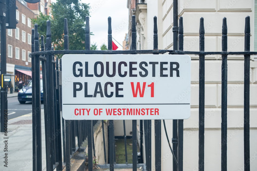 Obraz premium LONDON- Gloucester Place street sign in W1 area close to Baker Street. Upmarket area of central London