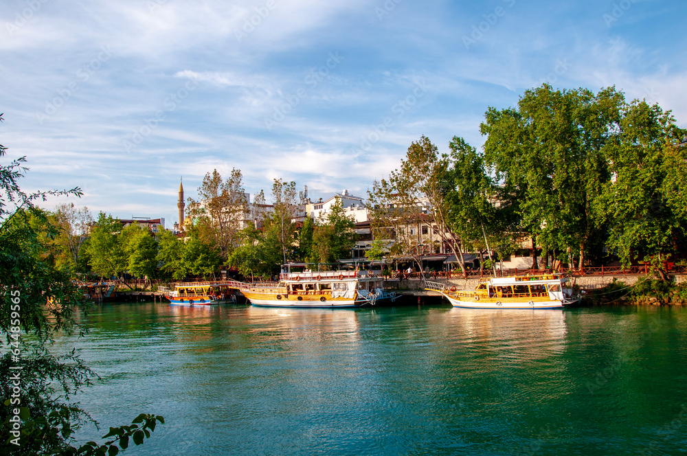 Obraz premium Boats on the river.