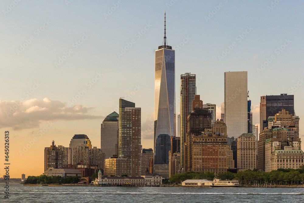 Fototapeta premium Lower Manhattan at sunset and the Freedom Tower.
