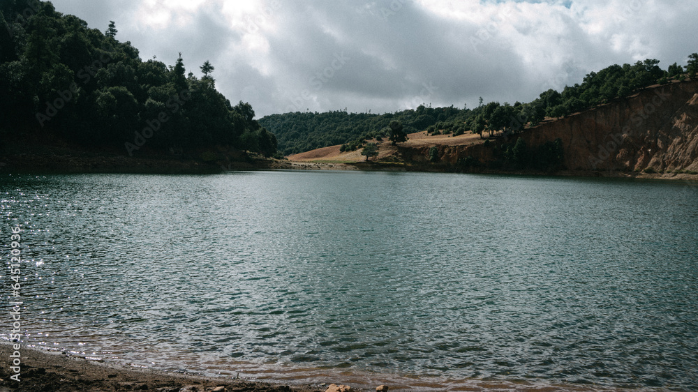 Fototapeta premium lake and mountains