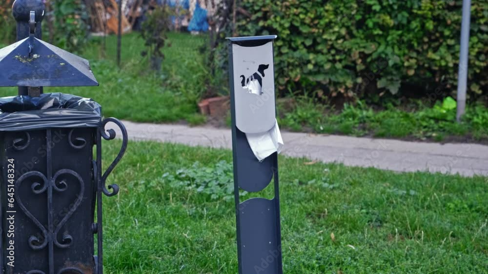Free Dog Poop Bag Dispenser Installed y Garbage Bin in City Park Free Dog Poop Bag Dispenser Installed y Garbage Bin in City Park