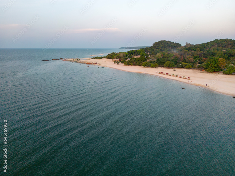 Fototapeta premium Evening mood at Praia da Ponta de Pedras, also know as beach stones tip, between Alter do Chão and Santarém in Brasil - Traveling South America