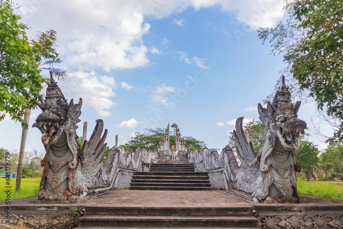 The temple buildings and statues of Lembuswana on Kumala Island are still maintained in their beauty and cleanliness. photo