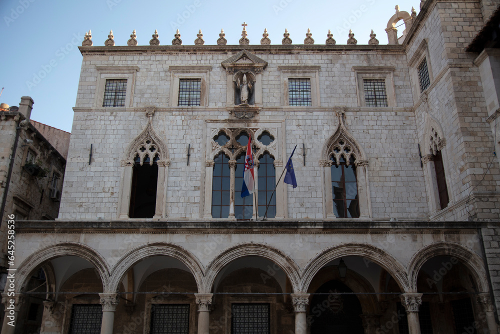 Luza Square in Dubrovnik, Sponza Palace and the Orlando column