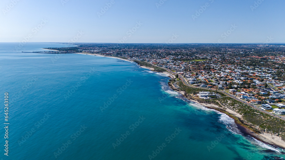 Fototapeta premium Western Australian coastline with clear blue water along the shore