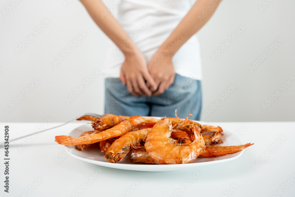 food allergies, women have reactions itching and redness after eating