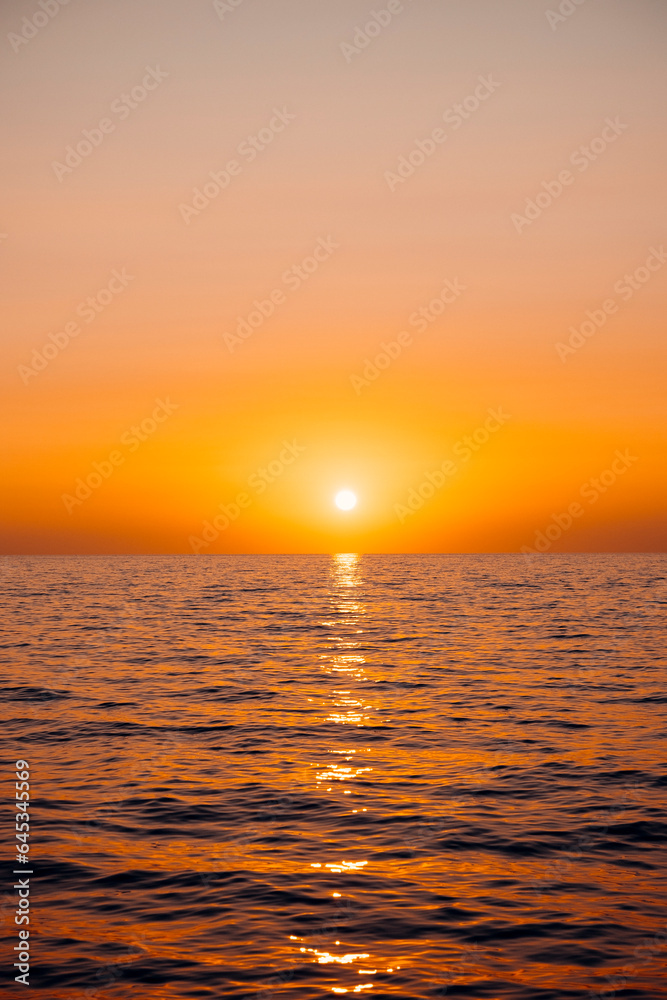 Coucher de soleil sur la mer méditerranée