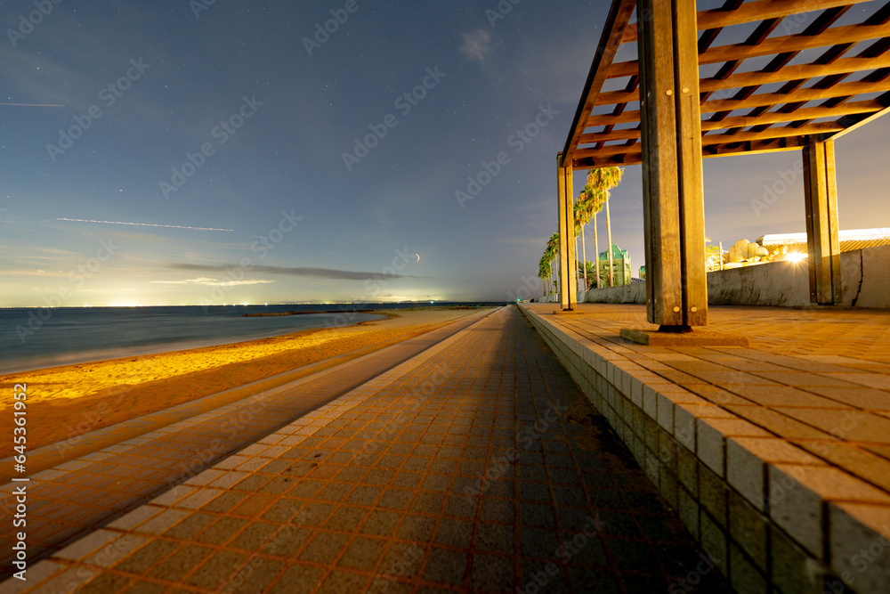 淡路島の夕暮れの海の風景