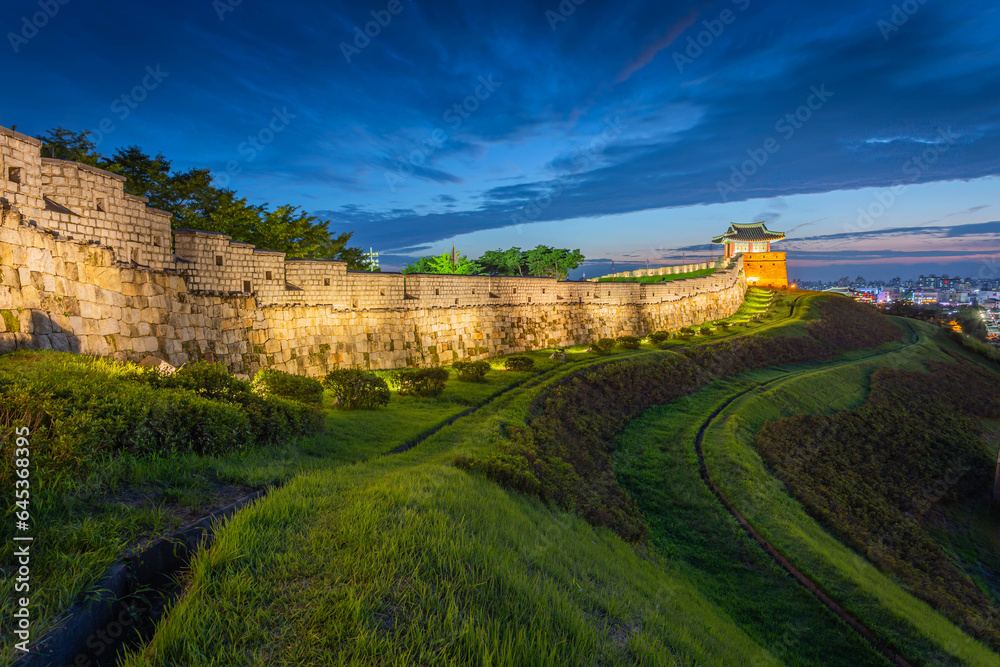 Naklejka premium Old city wall at Hwaseong Fortress, Traditional Architecture of Korea at Suwon, South Korea.